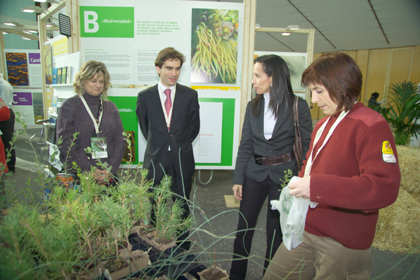 Stand Ministerio de Medio Ambiente y Medio Rural y Marino Ministra de Vivienda